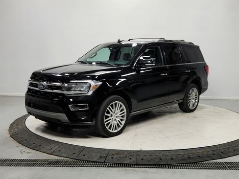 Used 2024 Ford Expedition Limited image 3