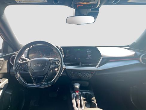 Used 2025 Chevrolet Trax RS FWD image 24