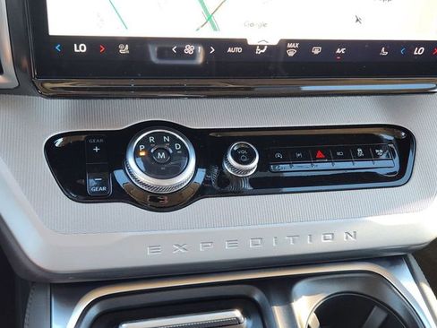 New 2026 Ford Expedition Active image 18