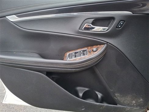 Used 2014 Chevrolet Impala LT w/ Convenience Package image 12