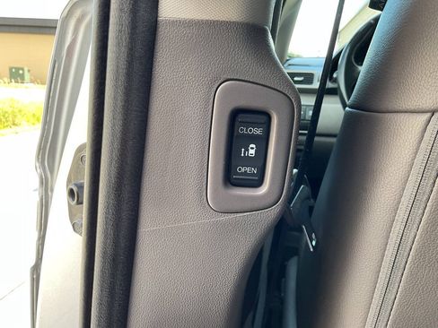 Used 2014 Honda Odyssey Touring Elite image 43