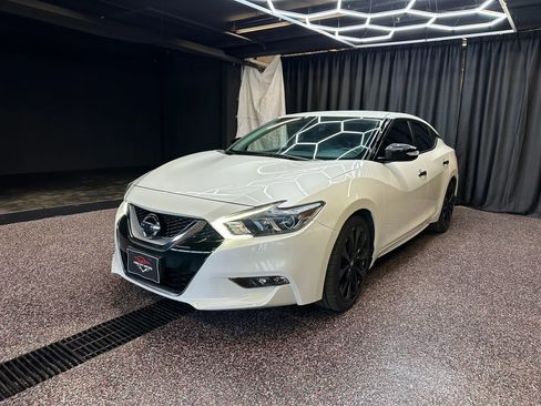 Used 2017 Nissan Maxima SR w/ Midnight Edition FWD image 3