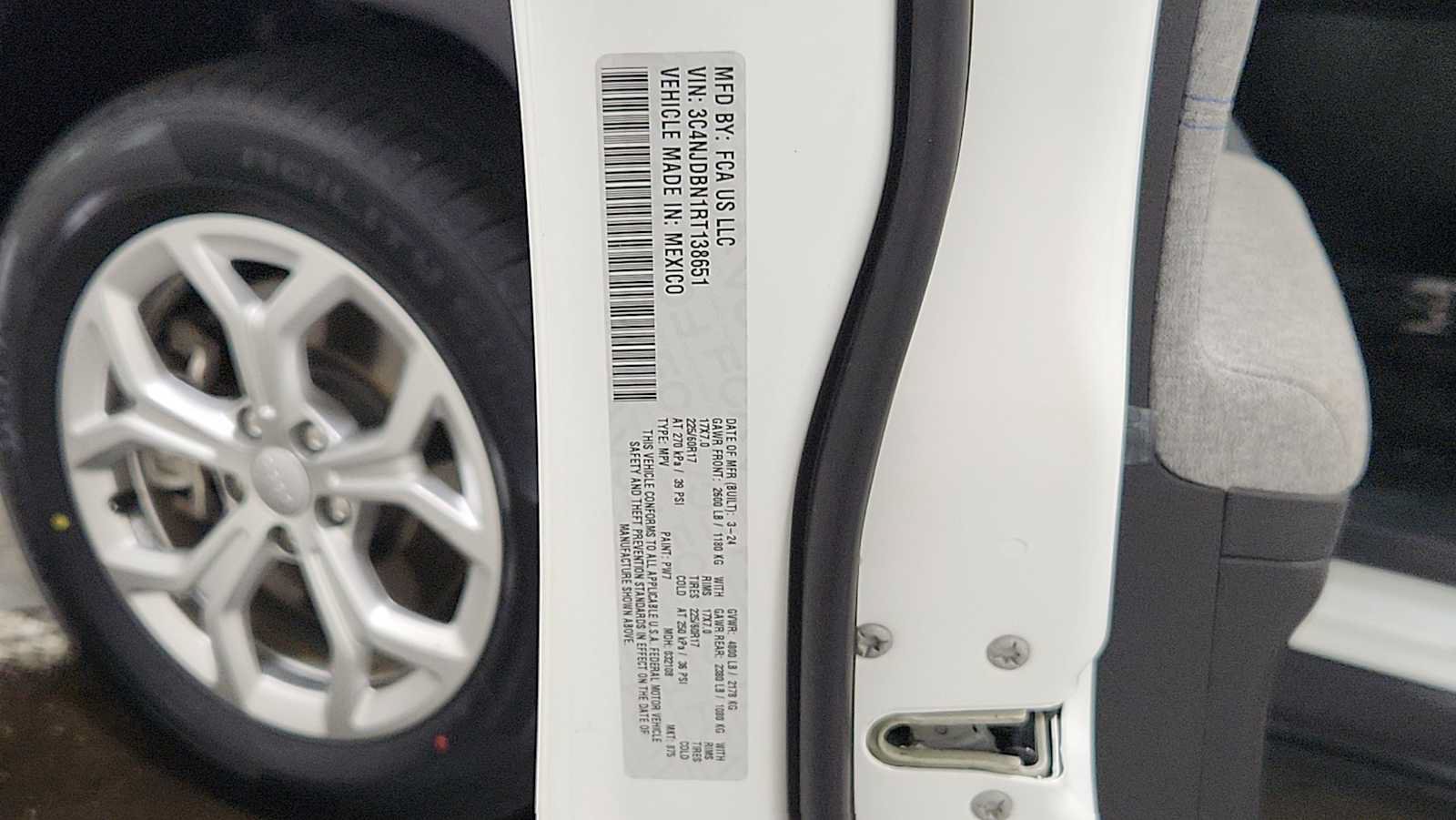 Used 2024 Jeep Compass Latitude AWD/4WD image 11
