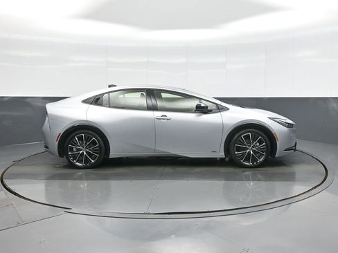 Used 2024 Toyota Prius XLE image 8