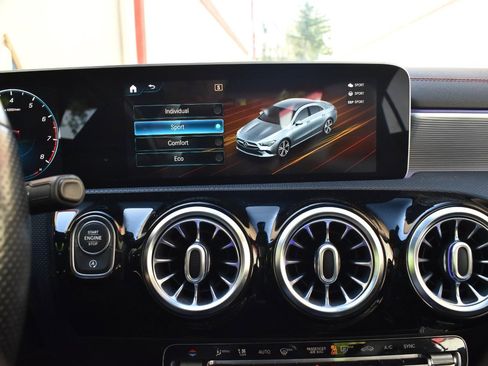 Used 2020 Mercedes-Benz CLA 250 image 25