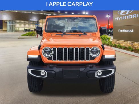 Used 2025 Jeep Wrangler Unlimited Sahara AWD/4WD image 5