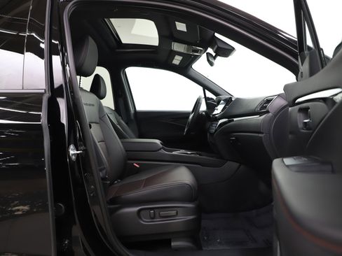 Used 2025 Honda Ridgeline Black Edition image 11