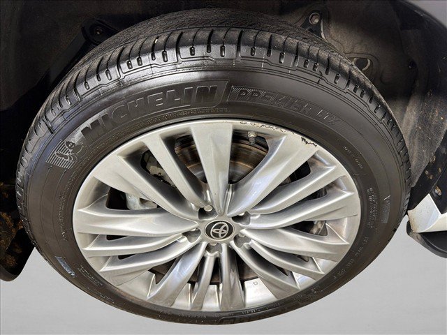 Used 2024 Toyota Highlander Platinum FWD image 19