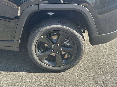 New 2025 Jeep Grand Cherokee Limited w/ Black Appearance Package image 18