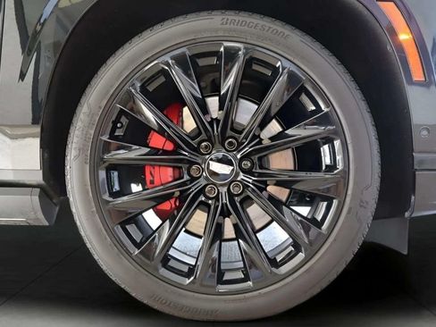 Used 2025 Cadillac Escalade V w/ LPO, ONYX Package AWD/4WD image 28
