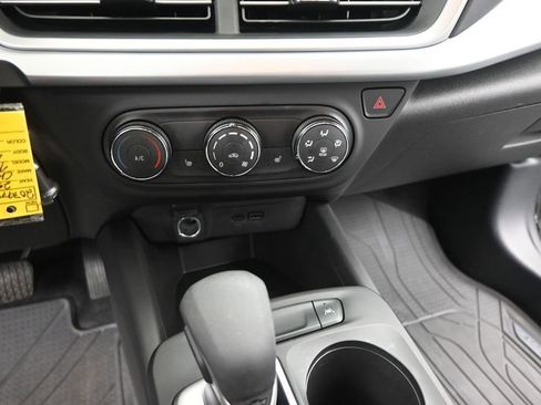 Used 2025 Chevrolet Trax LS w/ LS Convenience Package FWD image 15