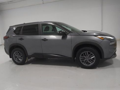 Used 2023 Nissan Rogue S AWD/4WD image 11