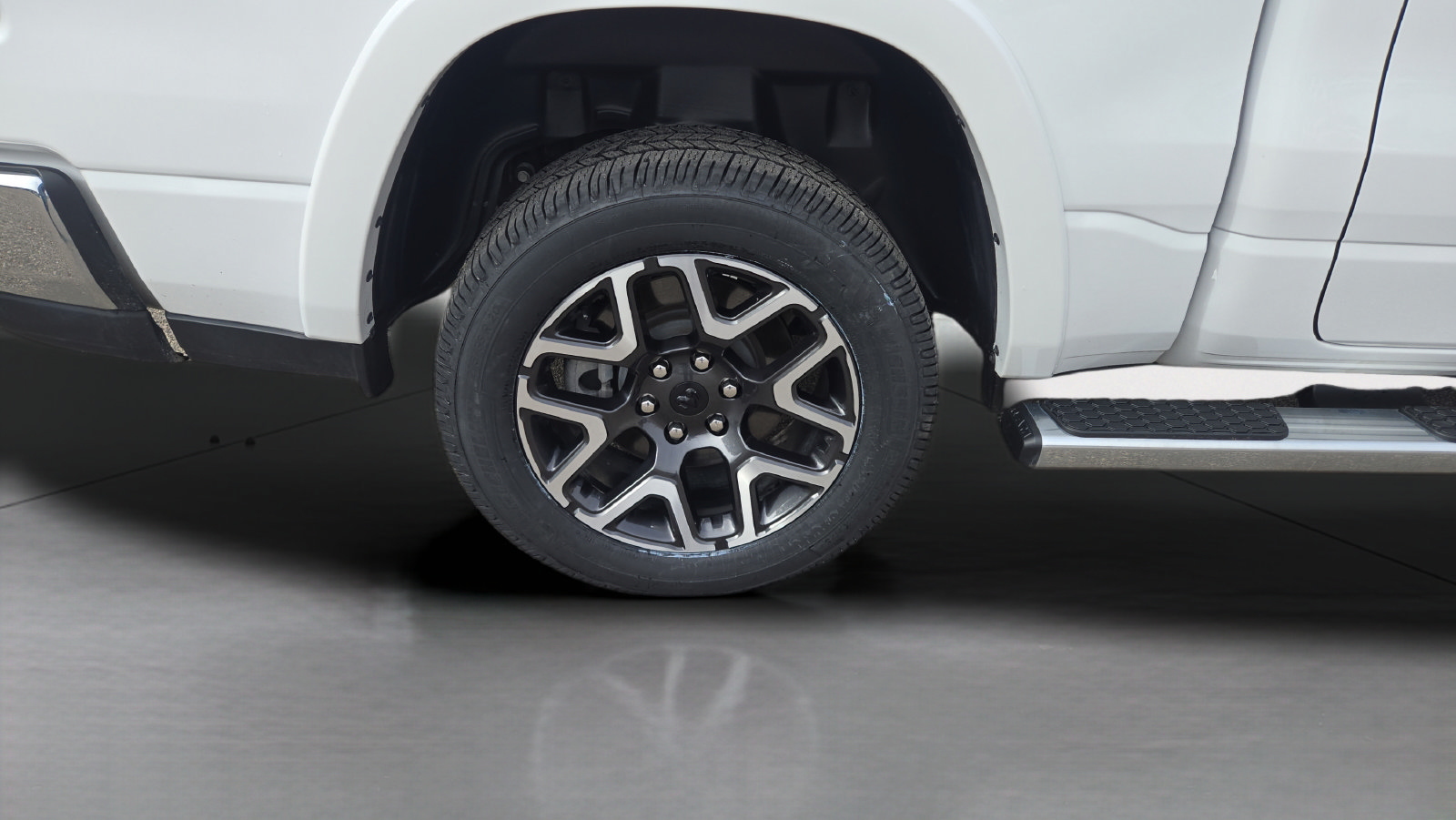 Used 2025 RAM 1500 Laramie w/ Trailer Tow Group AWD/4WD image 32