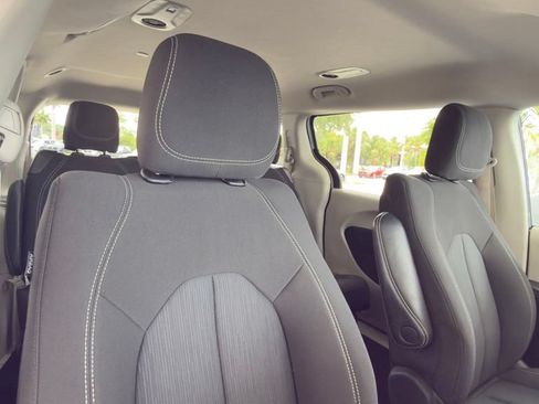 Used 2022 Chrysler Voyager LX FWD image 10
