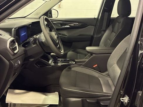 Used 2025 Chevrolet TrailBlazer LT FWD image 11