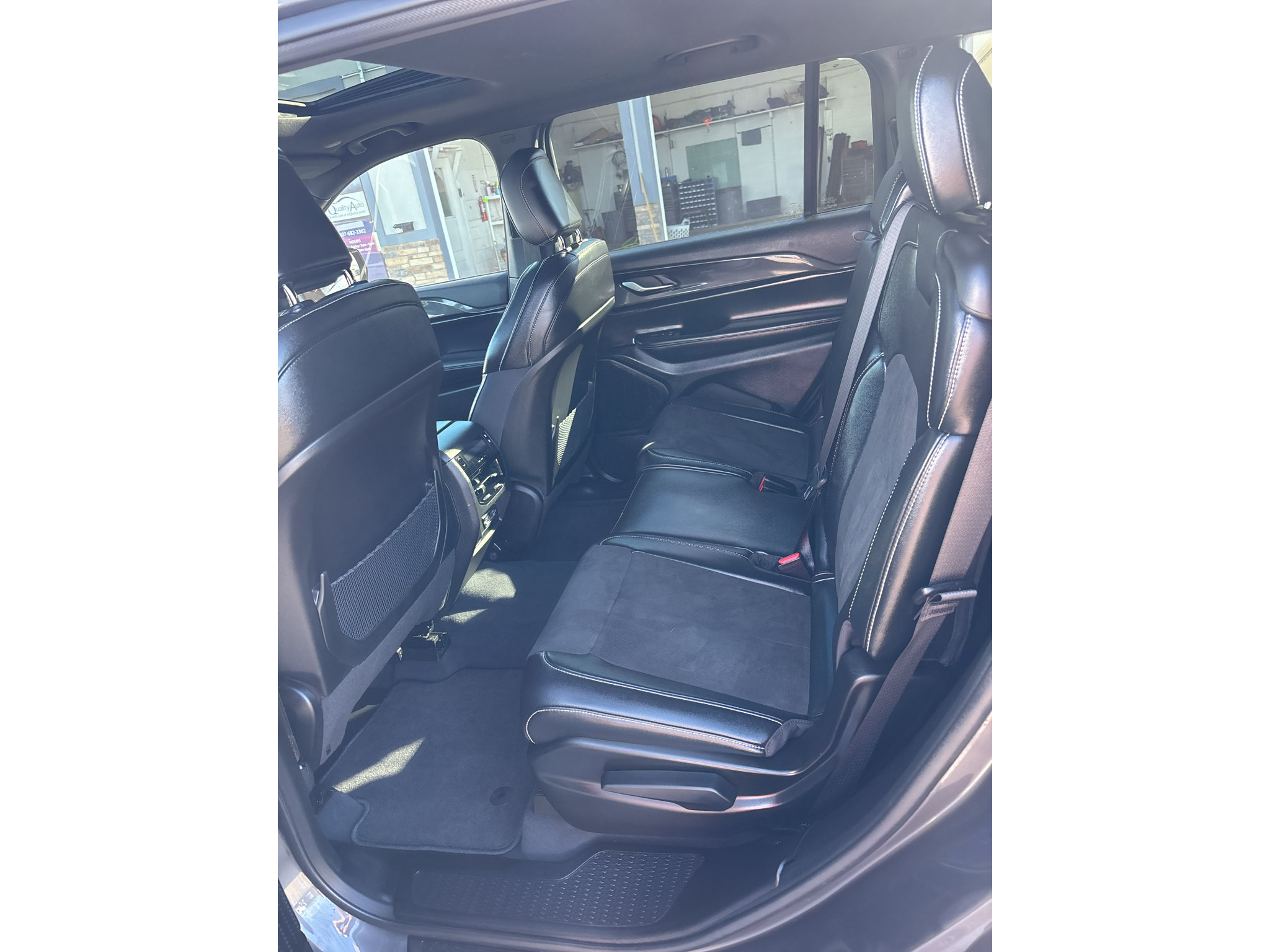 Used 2023 Jeep Grand Cherokee L Laredo AWD/4WD image 11