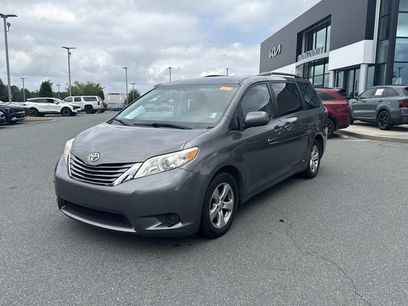 Used 2017 Toyota Sienna LE