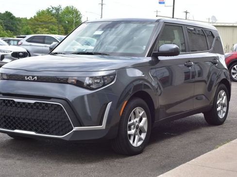 Used 2025 Kia Soul LX w/ LX Technology Package FWD image 14