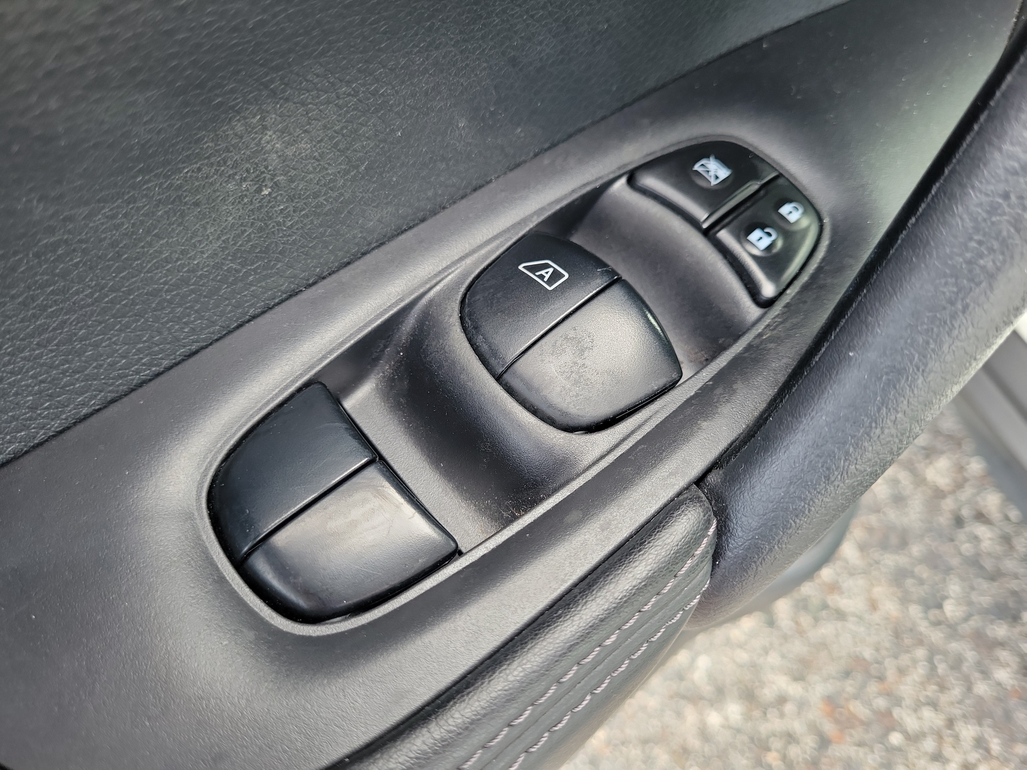 Used 2019 Nissan Rogue SL w/ Premium Package FWD image 10
