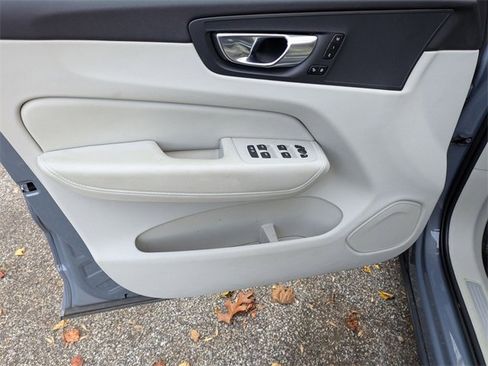 Certified 2023 Volvo XC60 B5 Plus image 24