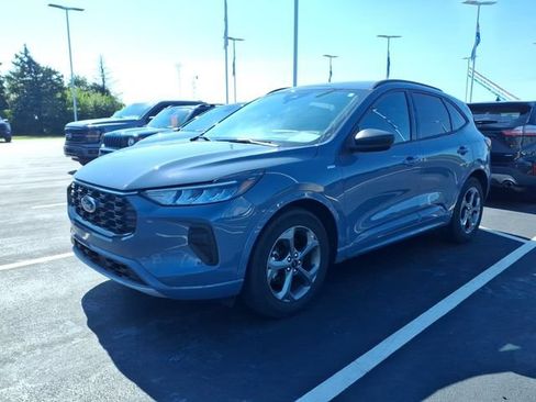 Used 2024 Ford Escape ST-Line w/ Tech Pack #1 FWD image 2