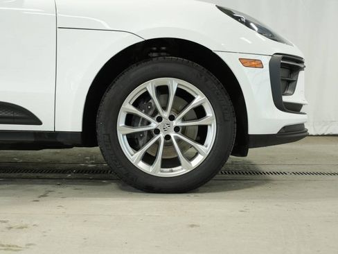 Used 2025 Porsche Macan image 40