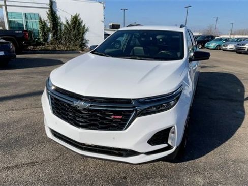 Used 2022 Chevrolet Equinox RS w/ LPO, Floor Liner Package image 5