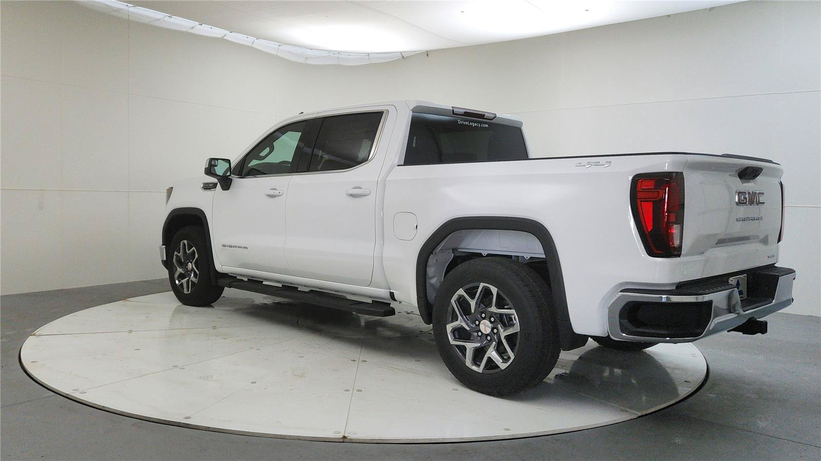 New 2026 GMC Sierra 1500 SLE AWD/4WD image 5