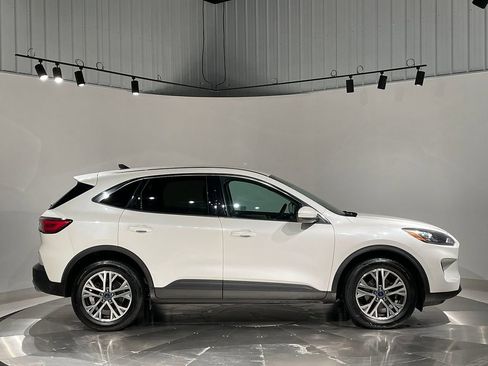 Used 2022 Ford Escape SEL w/ Technology Package image 10