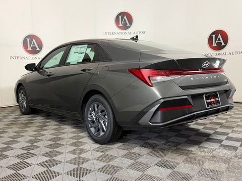 New 2026 Hyundai Elantra Hybrid FWD image 5