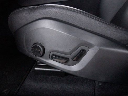 Certified 2025 Volvo XC60 B5 Plus image 13