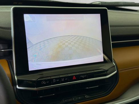 Used 2025 Jeep Compass Limited image 17