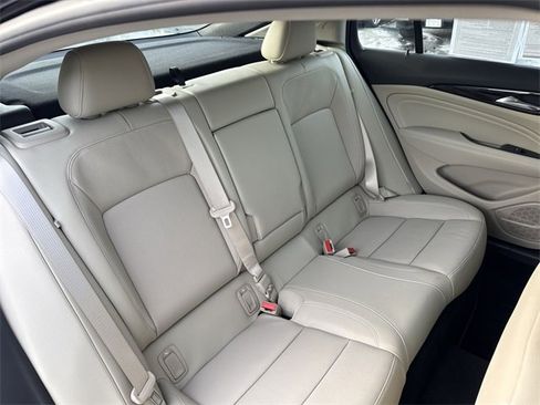 Used 2019 Buick Regal Essence image 25