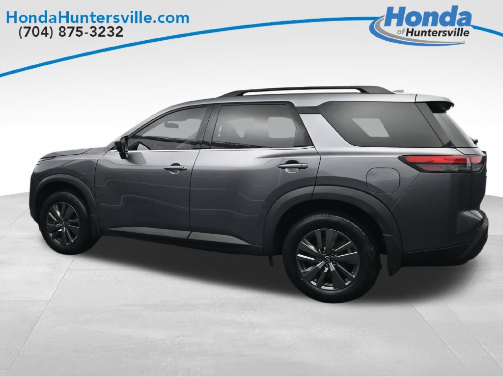 Used 2024 Nissan Pathfinder SV FWD image 5