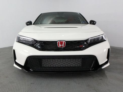 Used 2025 Honda Civic Type R image 3