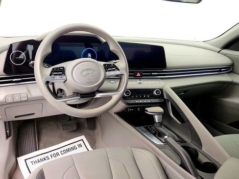Used 2024 Hyundai Elantra SEL FWD image 12
