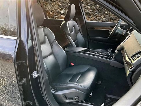 Used 2019 Volvo XC90 T6 Momentum w/ Protection Package image 7