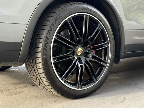 Used 2017 Porsche Cayenne Turbo image 20