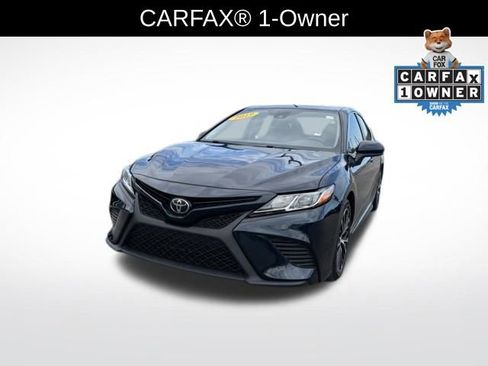 Used 2019 Toyota Camry SE image 2