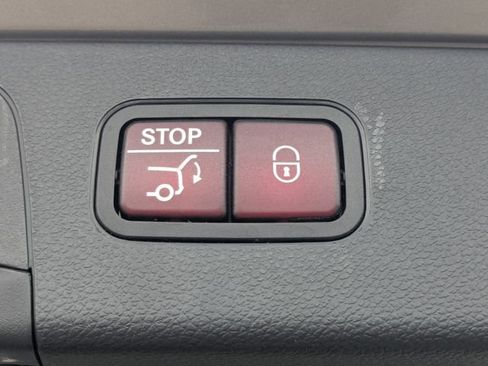 Used 2019 Mercedes-Benz GLC 350e 4MATIC image 17