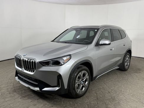 Used 2025 BMW X1 xDrive28i w/ Convenience Package AWD/4WD image 3