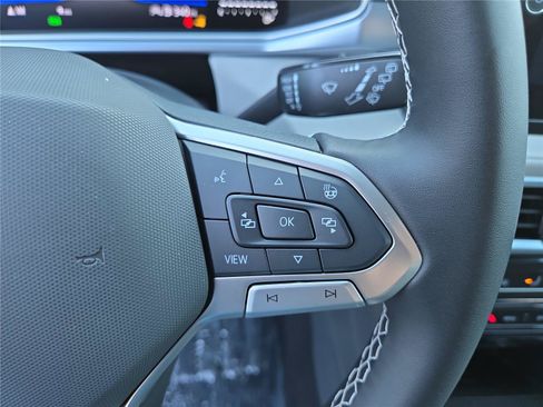 New 2026 Volkswagen Taos SE FWD image 19