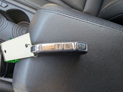 Used 2024 Kia Sportage EX image 40