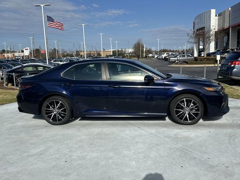 Certified 2021 Toyota Camry SE image 11