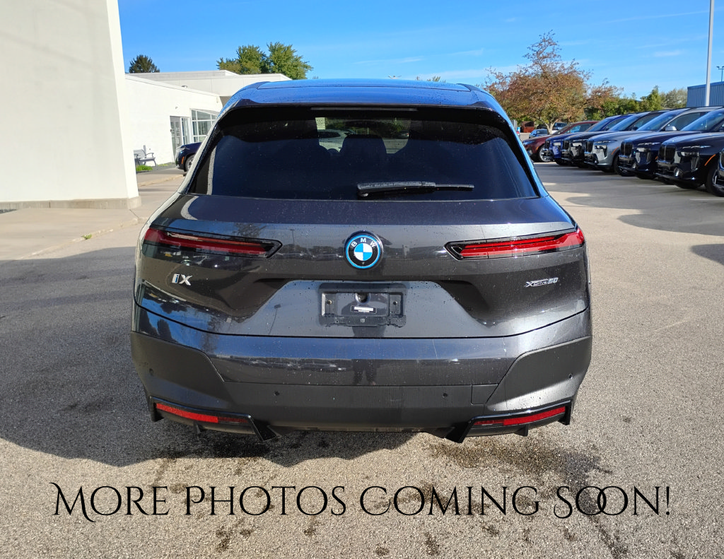 Used 2022 BMW iX xDrive50 w/ Premium Package AWD/4WD image 3