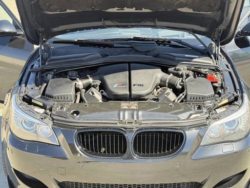 Used 2010 BMW M5 RWD image 2