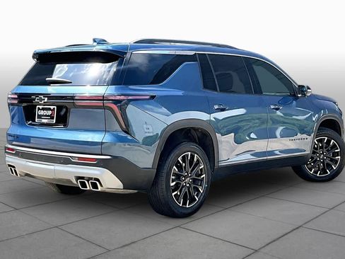 Used 2025 Chevrolet Traverse LT w/ Sun and Wheel Package FWD image 13