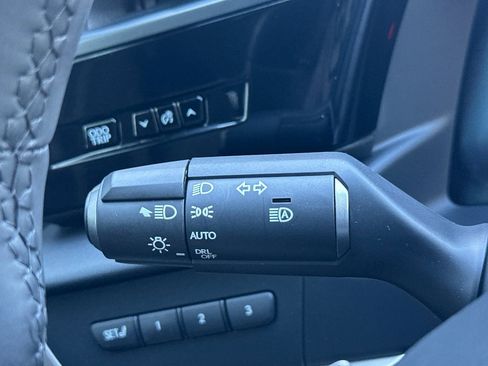 Used 2024 Lexus RZ 300e Premium image 32