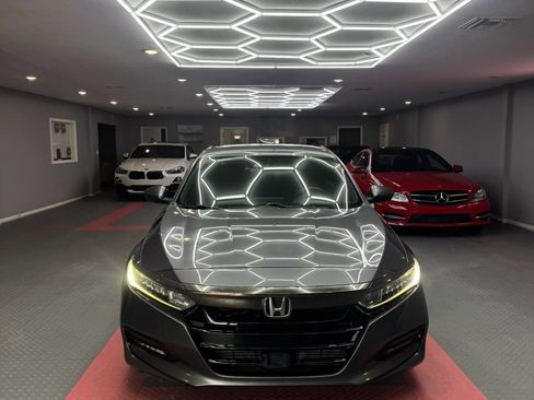 Used 2018 Honda Accord Sport image 2
