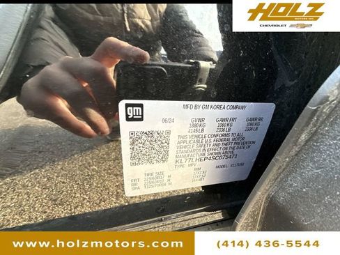 Used 2025 Chevrolet Trax LT w/ Driver Confidence Package image 35